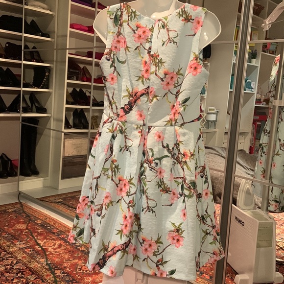 Summer dress - Picture 2 of 3